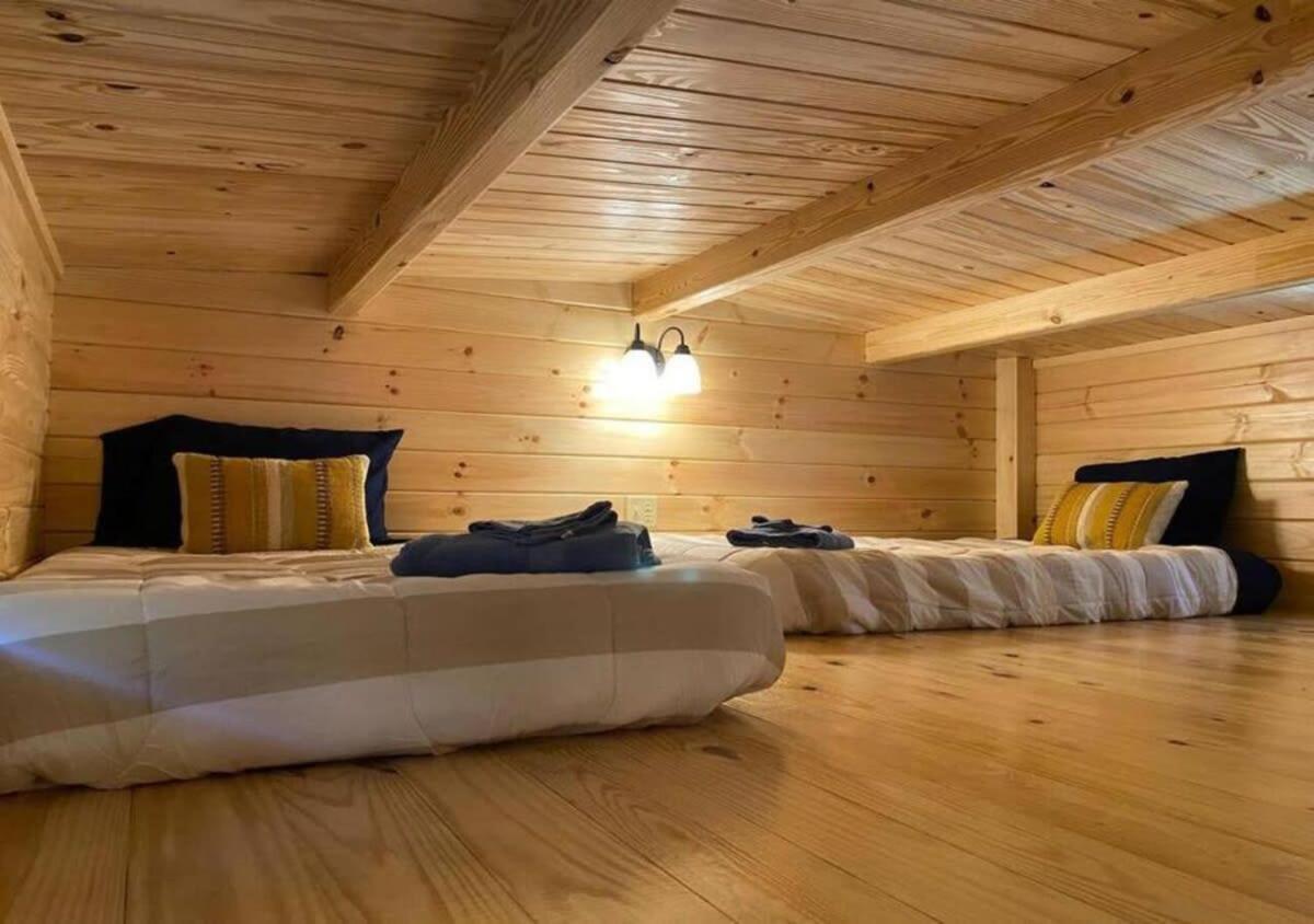 Serene 1Br Cabin Near Nc Z00 With Loft & Waterview Эшборо Экстерьер фото