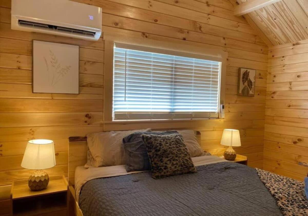 Serene 1Br Cabin Near Nc Z00 With Loft & Waterview Эшборо Экстерьер фото