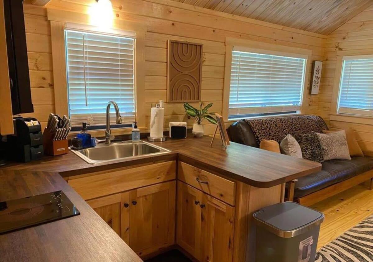 Serene 1Br Cabin Near Nc Z00 With Loft & Waterview Эшборо Экстерьер фото