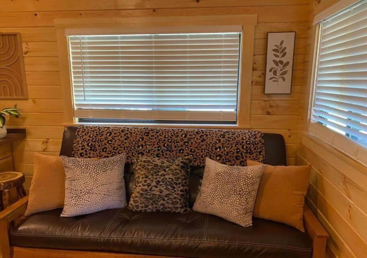 Serene 1Br Cabin Near Nc Z00 With Loft & Waterview Эшборо Экстерьер фото